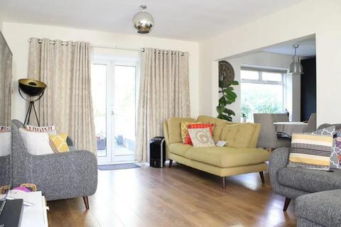 4 bedroom detached house to rent, Shelley Road, High Wycombe HP11