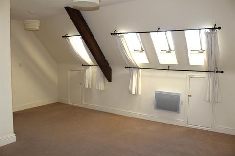 3 bedroom barn conversion to rent, 20 Basing Barns, Sages Lane