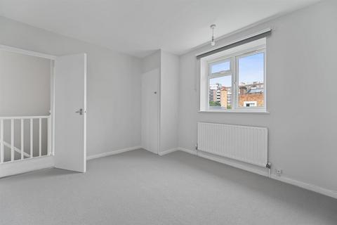 3 bedroom flat to rent, Westwick Gardens, Brook Green, W14