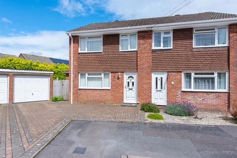 10 Mull Close, Oakley, Basingstoke, RG23 7LQ