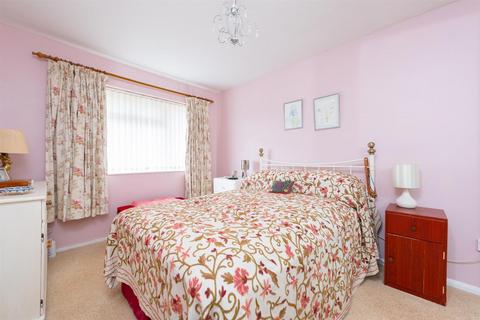 10 Mull Close, Oakley, Basingstoke, RG23 7LQ