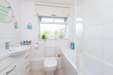 10 Mull Close, Oakley, Basingstoke, RG23 7LQ