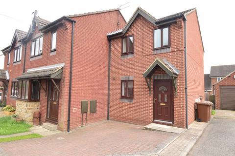 2 bedroom townhouse to rent, Beech Court, Ossett WF5