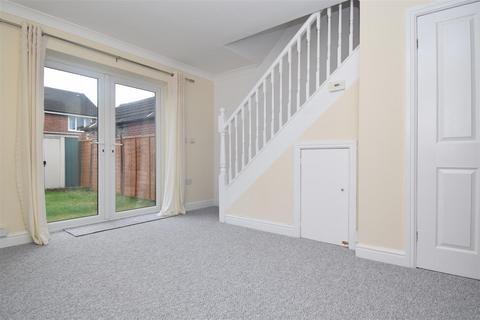 2 bedroom townhouse to rent, Beech Court, Ossett WF5