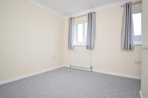 2 bedroom townhouse to rent, Beech Court, Ossett WF5