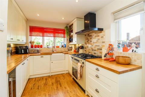 4 bedroom detached house for sale, Newlyn Drive, Wakefield WF2