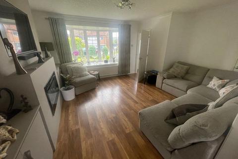 4 bedroom detached house to rent, Laburnum Park, Bolton