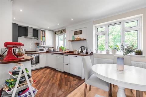 3 bedroom flat for sale, Lonsdale Road, Barnes, London, SW13