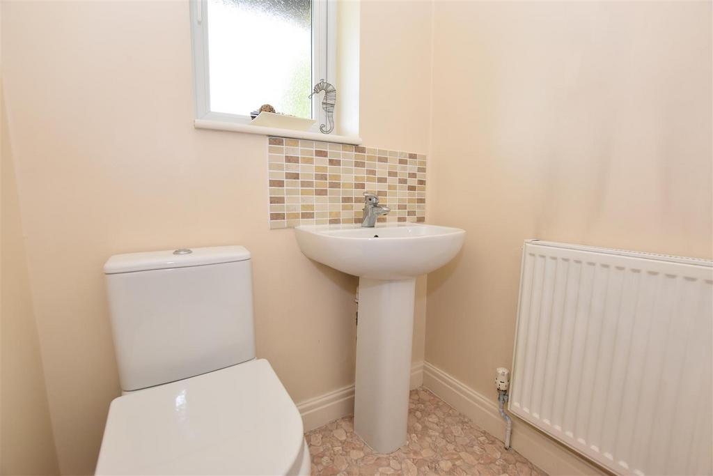 Cloakroom WC.JPG