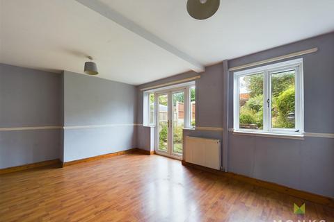 4 bedroom terraced house for sale, Mary Webb Road,, Meole Brace, Shrewsbury