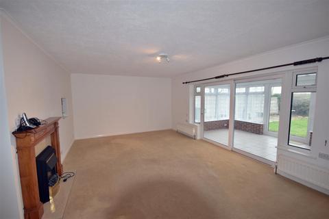 3 bedroom detached bungalow for sale, Elm Close, Long Bennington, Newark