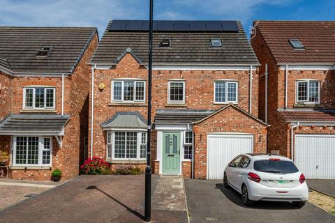 5 bedroom detached house for sale, Mallard Close, York