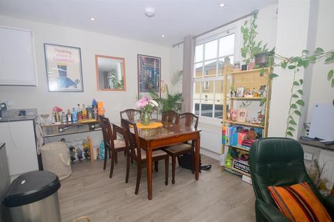 3 bedroom flat to rent, 122A Ewell Road, Surrey KT6