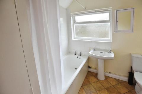 2 bedroom terraced house to rent, West Street, Helpston, Peterborough