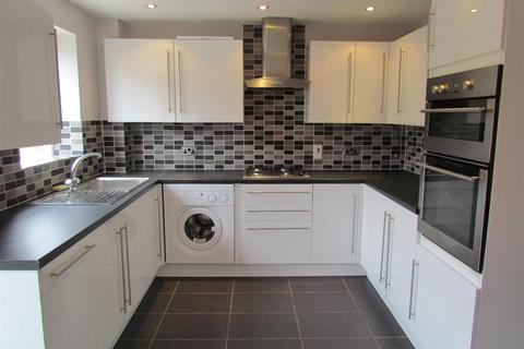 3 bedroom semi-detached house to rent, Oldbrook