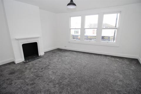 3 bedroom flat for sale, Broadway, Leigh-On-Sea