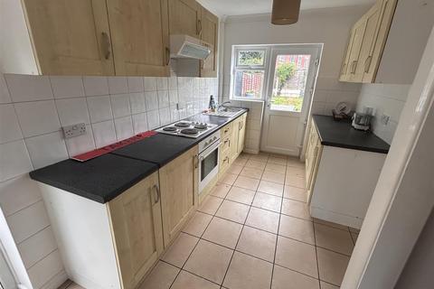 3 bedroom semi-detached house to rent, Staple Lodge Road, Birmingham B31