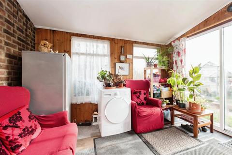 17 Worton Road, Isleworth, TW7 6HJ