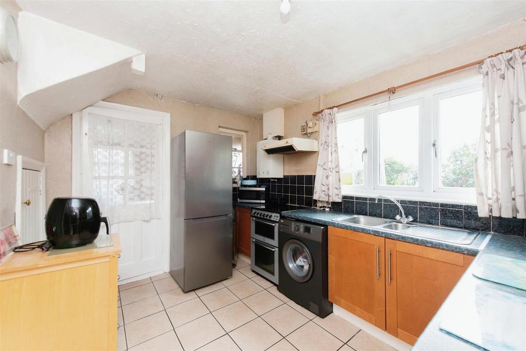 Kitchen 2.jpg