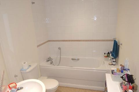 2 bedroom flat to rent, HYTHE