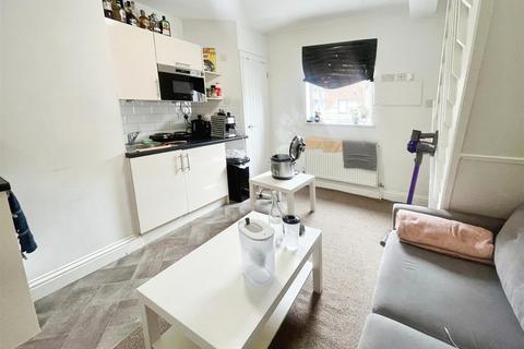 1 bedroom apartment to rent, London Road, Grays