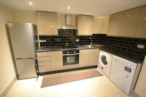 3 bedroom flat to rent, St James Road, Leicester