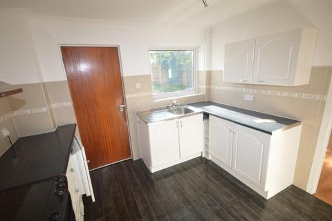 3 bedroom detached house to rent, Moorfield Road, Pool