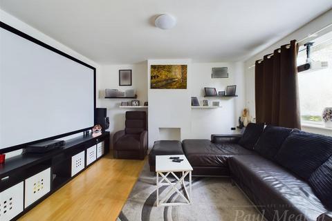 52 Grenville Road, New Addington, Croydon, CR0 0NY