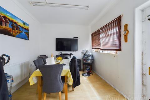 52 Grenville Road, New Addington, Croydon, CR0 0NY