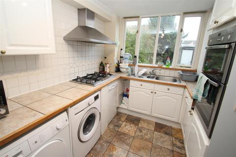 3 bedroom house share to rent, Hatfield Crescent, Hemel Hempstead