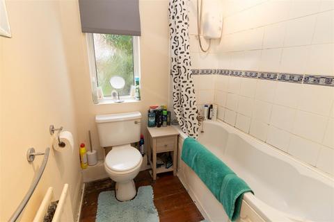 2 bedroom flat for sale, Birchwood Avenue, High Heaton, Newcastle Upon Tyne