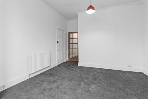Flat 2 Ground Floor 1, 20 Ceylon Place, Eastbourne, BN21 3JF