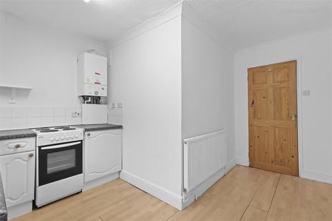 Flat 2 Ground Floor 1, 20 Ceylon Place, Eastbourne, BN21 3JF