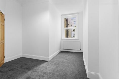 Flat 2 Ground Floor 1, 20 Ceylon Place, Eastbourne, BN21 3JF