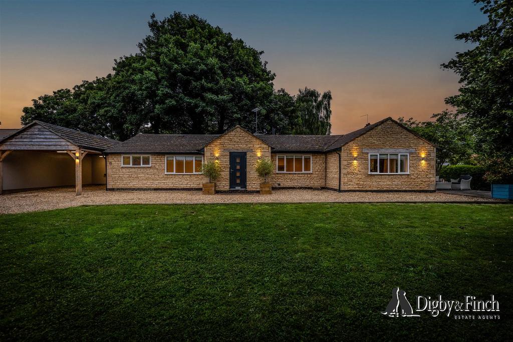 8 Willoughby Drive, Empingham, LE15 8 PZ-31.jpg