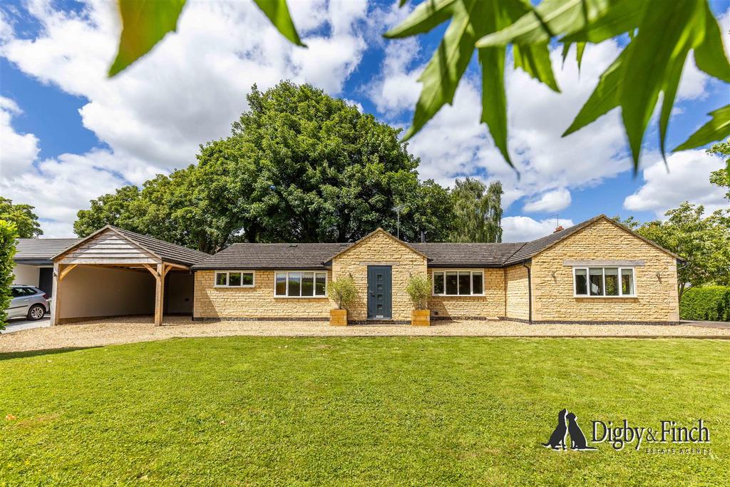 8 Willoughby Drive, Empingham, LE15 8 PZ-3watermark