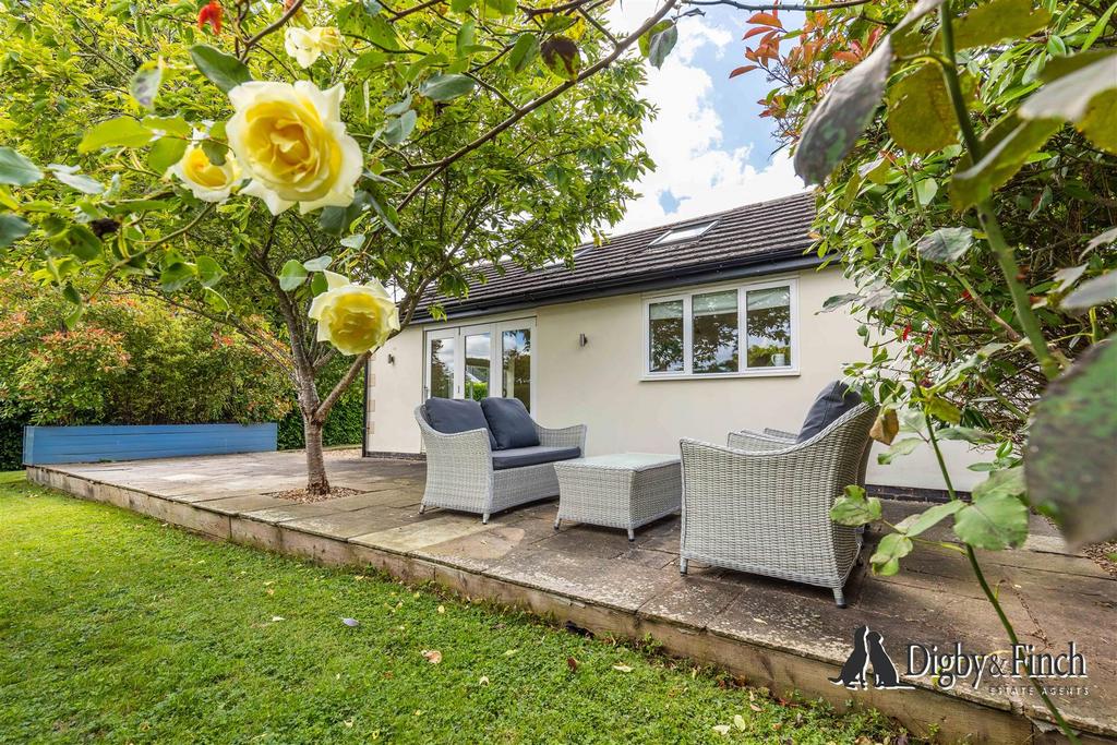 8 Willoughby Drive, Empingham, LE15 8 PZ-2watermark