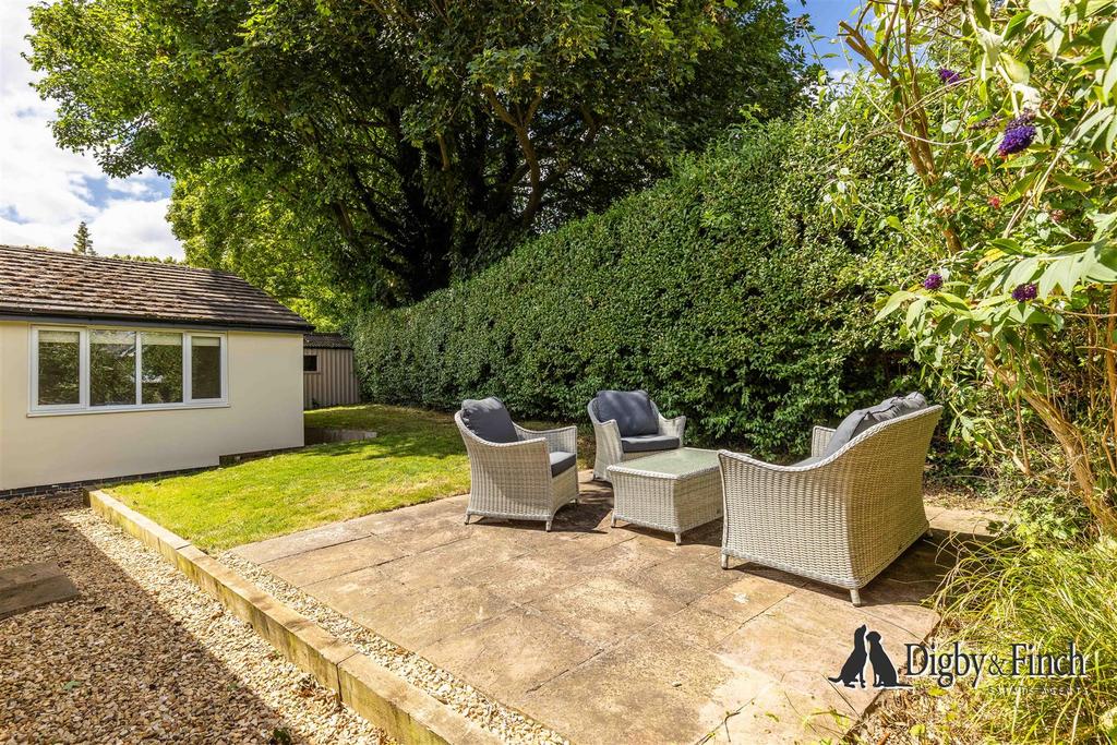 8 Willoughby Drive, Empingham, LE15 8 PZ-11watermar