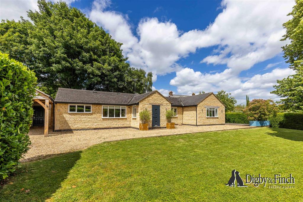 8 Willoughby Drive, Empingham, LE15 8 PZ-4watermark