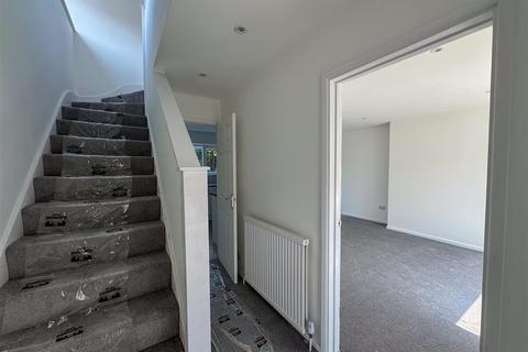 3 bedroom semi-detached house to rent, Dockfield Avenue, Harwich CO12