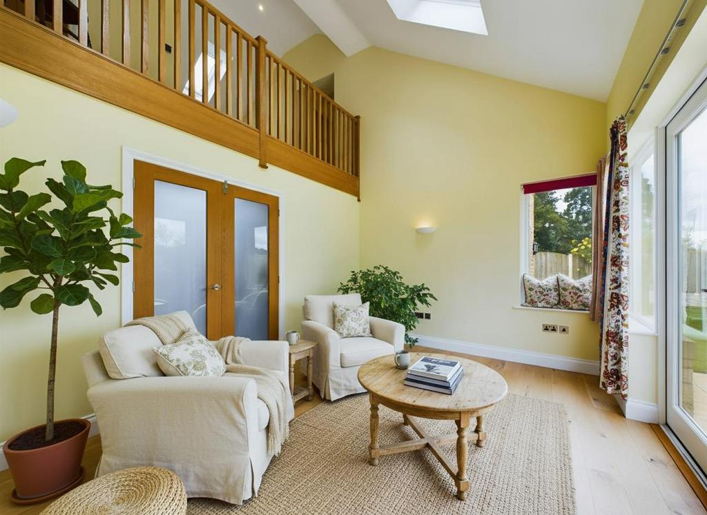 Sunroom (AI/Virtually Staged)