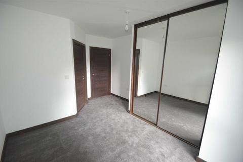 2 bedroom flat to rent, Wells House, Dunstable LU6