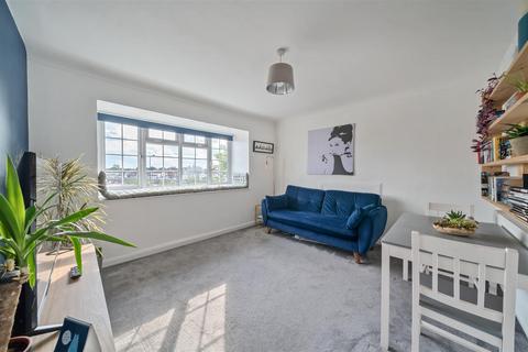 11, Bell Court Kingston Road, Surbiton, KT5 9NR
