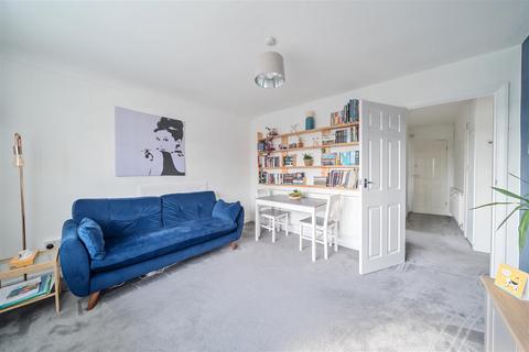 11, Bell Court Kingston Road, Surbiton, KT5 9NR