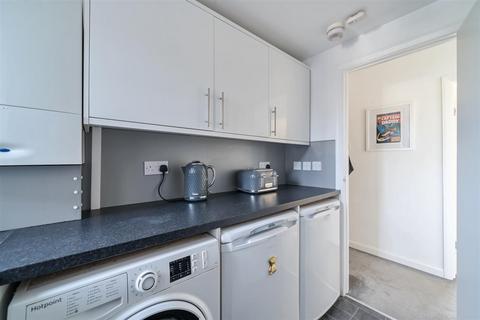 11, Bell Court Kingston Road, Surbiton, KT5 9NR