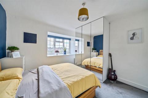 11, Bell Court Kingston Road, Surbiton, KT5 9NR