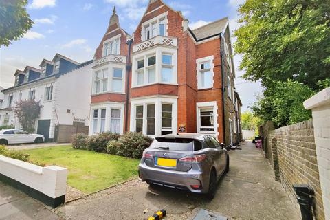 2 bedroom duplex to rent, St Vincents Road, Westcliff On Sea, Essex