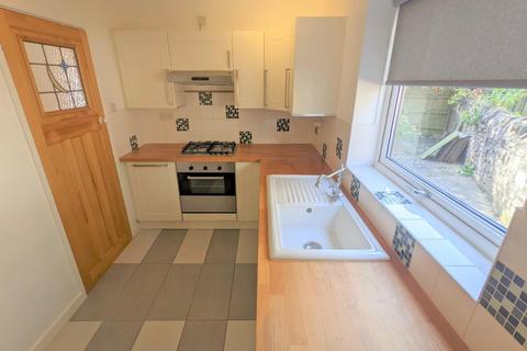 2 bedroom ground floor flat to rent, Woodland Place, Penarth