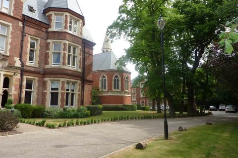 2 bedroom penthouse for sale, Montague House, Repton Park, Woodford Green, Essex