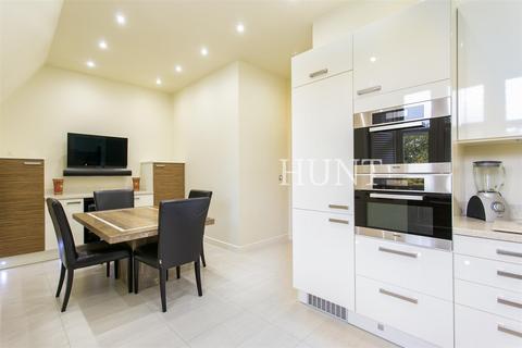 2 bedroom penthouse for sale, Montague House, Repton Park, Woodford Green, Essex